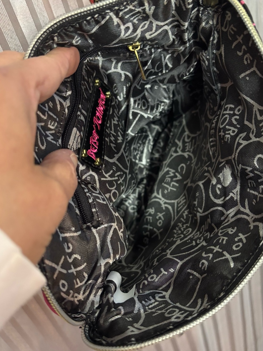 Betsey Johnson Cheetah Stripes Pink Expandable Crossbody Bag. - Picture 8 of 8